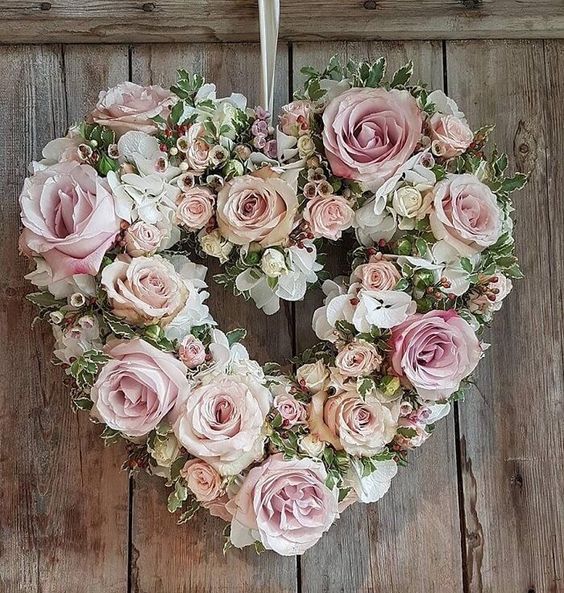 CAJA CON 4 PACK DE CORAZÓNES CON BASE MDF