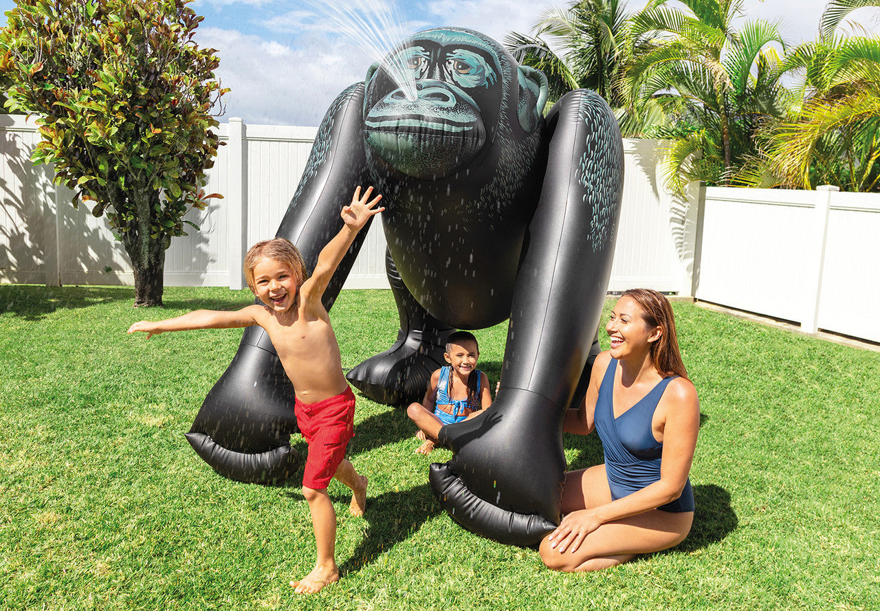 GORILA INFLABLE GIGANTE CON ROCIADOR
